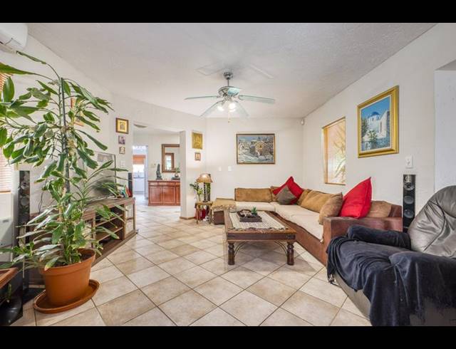 3 BEDROOM HOUSE FOR SALE IN LONEHILL